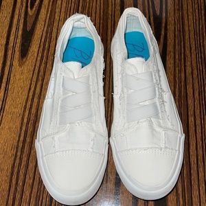 White denim sneaker